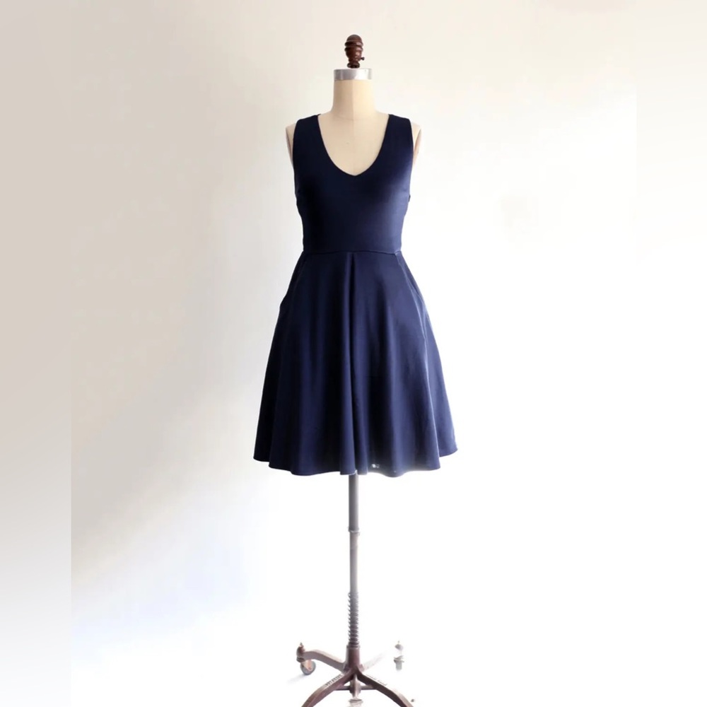 Apricity black cross back dress in M